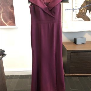 Burgundy gown Xscape 100% elegant and comfortable